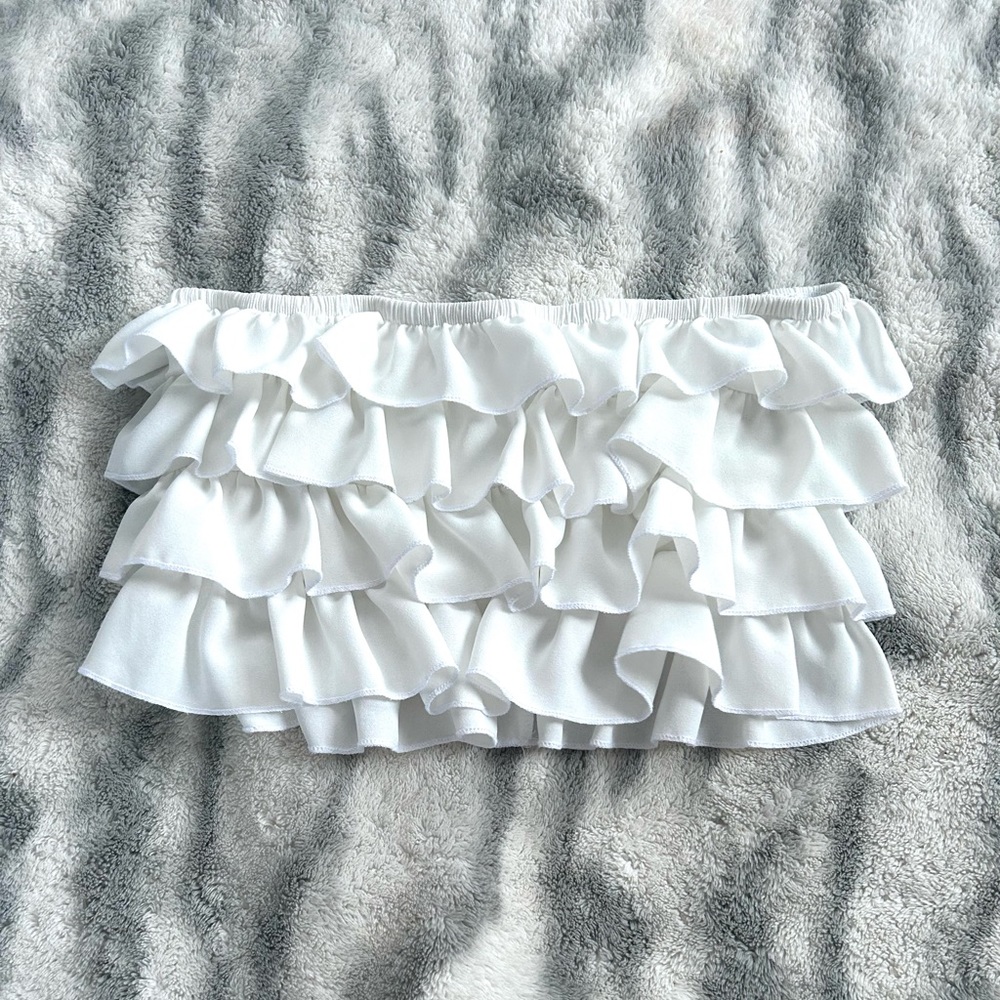 White gorgeous tube top! 🌸